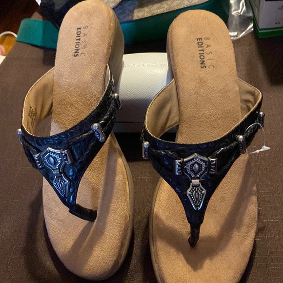 Shoes - Basic editions Sandals